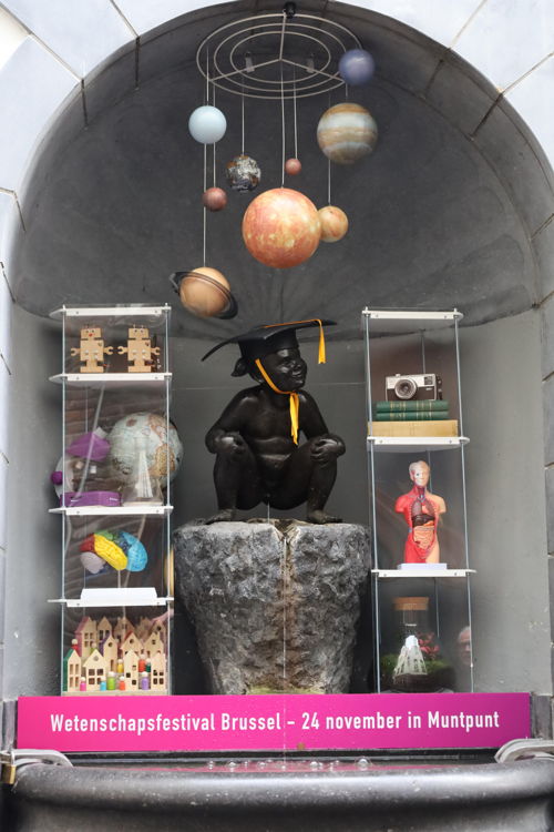 Jeanneke Pis in wetenschapsthema voor Dag van de Wetenschap 2024.