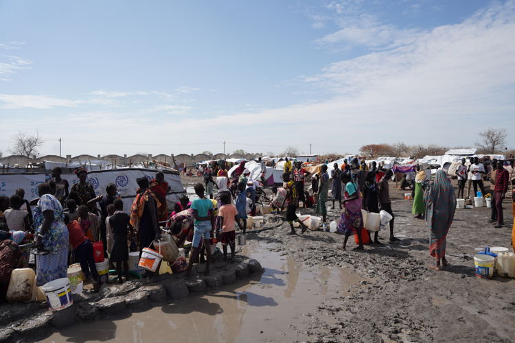  People displaced from Sudan due to the conflict fetch water at the transit centre in Renk town of Upper Nile state in South Sudan. Thousands of people wait in despair at Renk town struggling to survive with very limited basic necessities like shelter, water, sanitation, and food. Copyright - Nasir Ghafoor/MSF