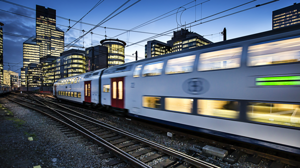NMBS breidt treinaanbod uit in Oost-Vlaanderen: meer treinen, ook na middernacht
