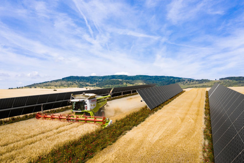 VELUX Groep geeft BayWa r.e. de opdracht om twee zonneparken te bouwen en zijn Europese activiteiten tegen 2024 daarmee van groene stroom te voorzien