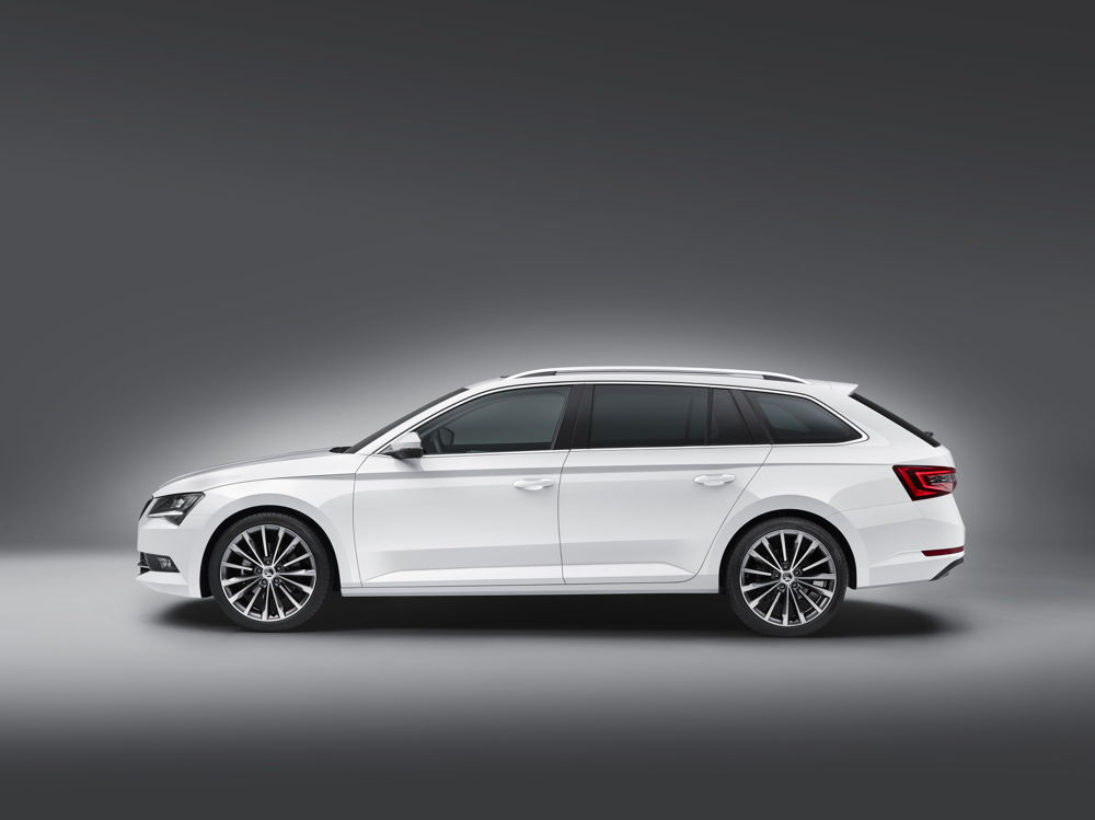 The look of the ŠKODA Superb Combi's silhouette almost conveys the impression of a shooting brake. That is the result of a design concept with more vehicle length, a long wheelbase, short front overhang, bold roofline and slanted rear window.