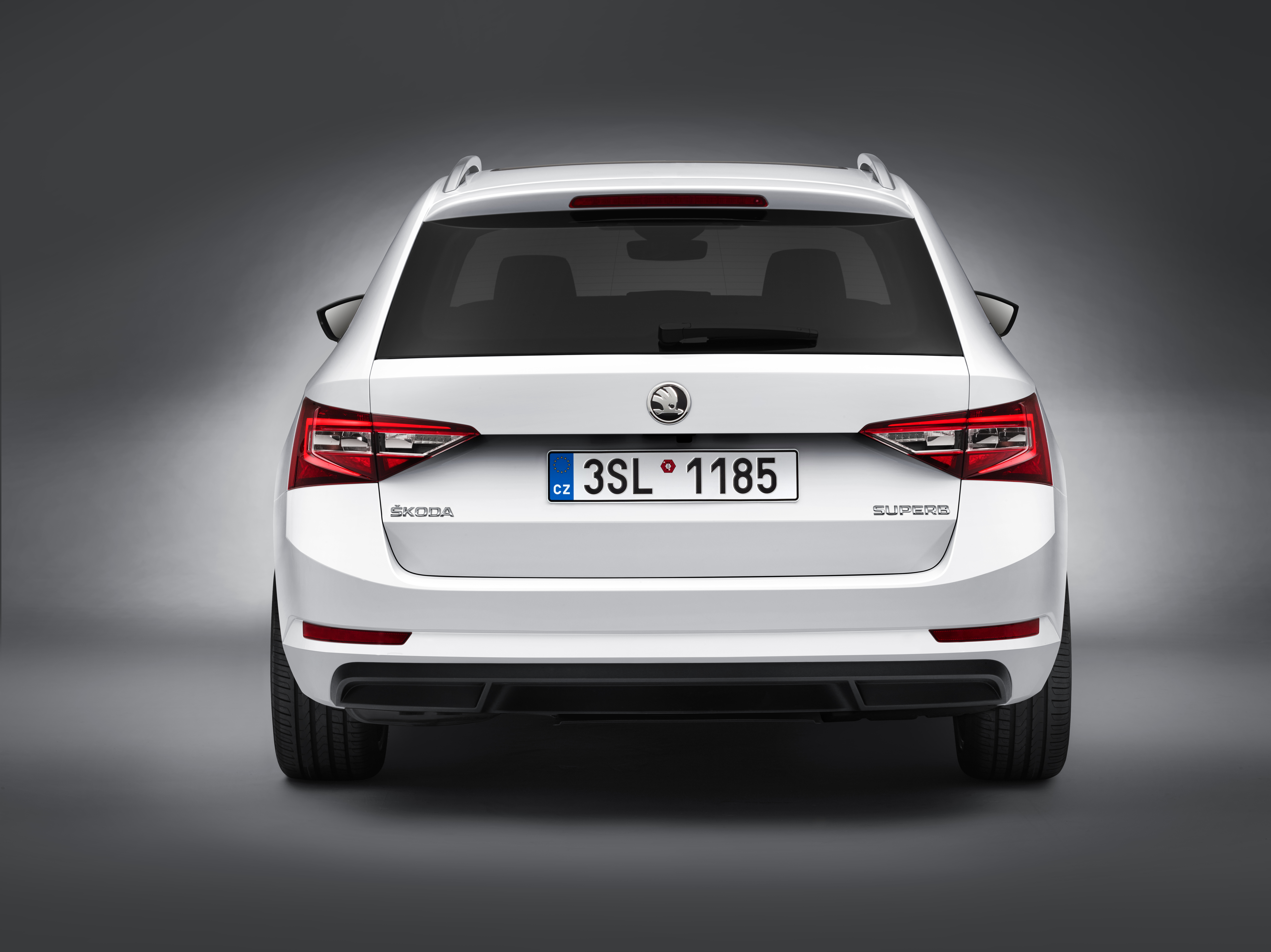 The new SKODA Superb Combi: Spacious giant with top-of-the-range technology  – interplay of functionality and emotion