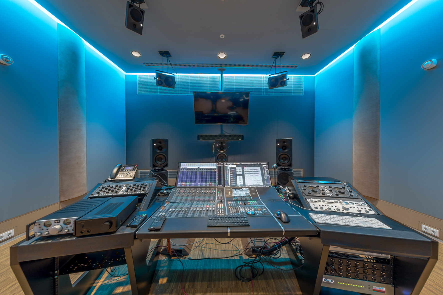 In der kontrollierten Akustik der studioeigenen Mastering-Suite werden 3D-Aufnahmen zu beeindruckenden immersiven Klangerlebnissen veredelt