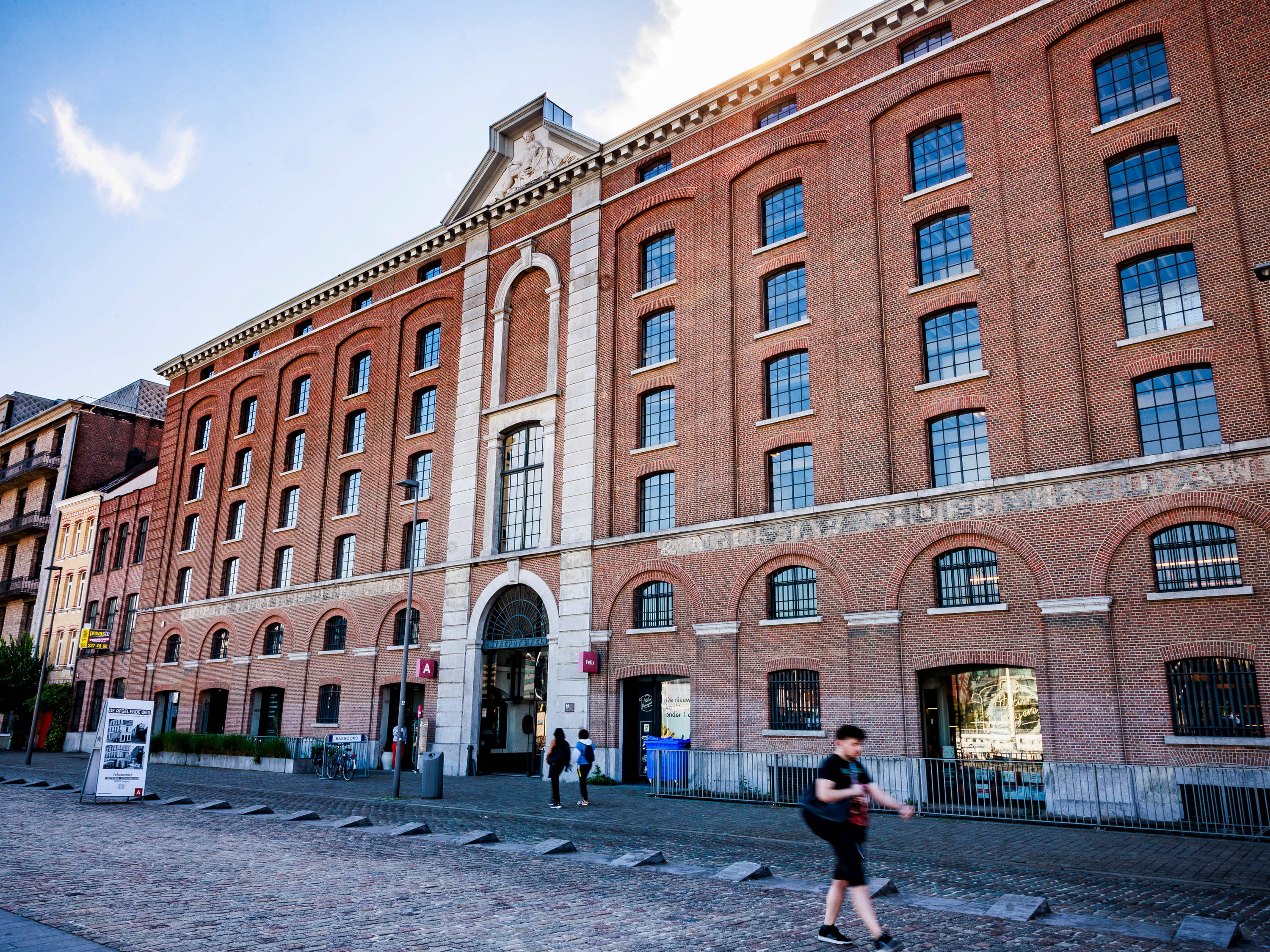 District Ekeren draagt laatste archiefstukken over aan het FelixArchief