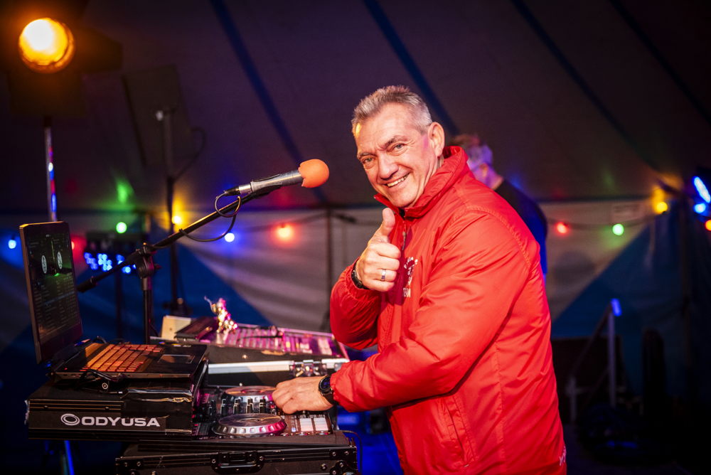 Dj Danny Van Tichelen zorgt voor sfeer.