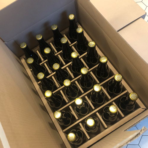 De kartonnen krat werd in het laboratorium van het Belgisch VerpakkingsInstituut aan allerlei valtesten onderworpen en is uiteindelijk veilig bevonden voor de verzending van flessen. 