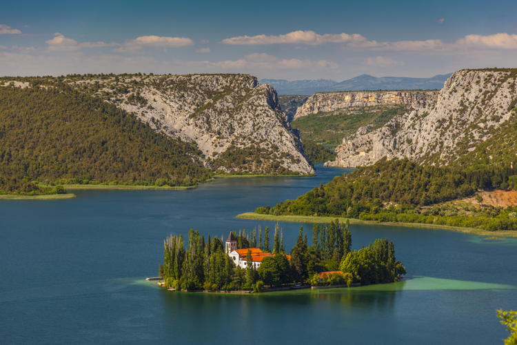 © Zoran Jelaca