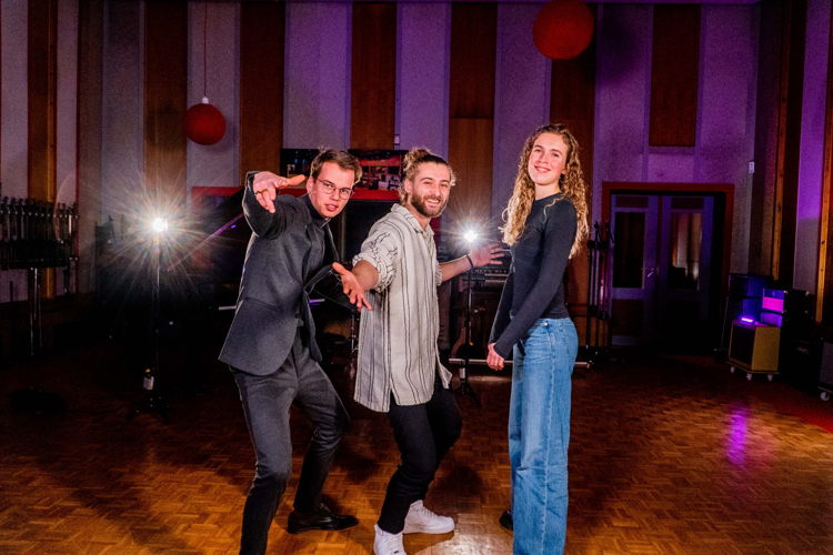 De Twintigers: Rutger Mathys, Pavel Souvandjiev en Suzan Peeters – © VRT