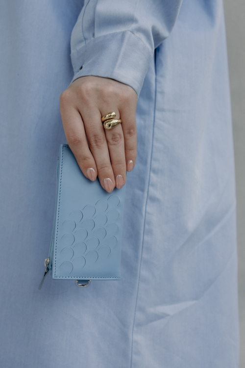 Mieke Dierckx_Cardholder bleu ciel €99
