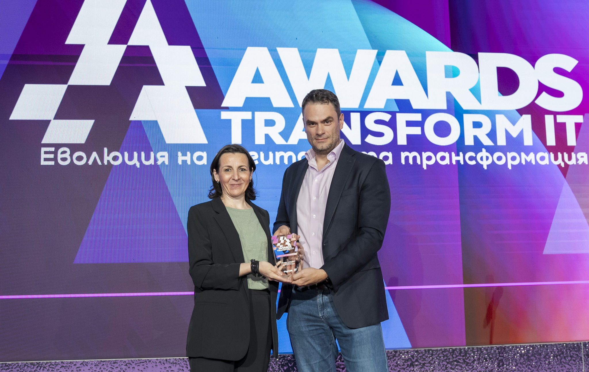 SIRMA Group Holding получиха първа награда в категория „Вътрешно решение“ на Transform IT Awards 2026 SIRMA Group Holding получиха първа награда в категория „Вътрешно решение“ на Transform IT Awards 2026