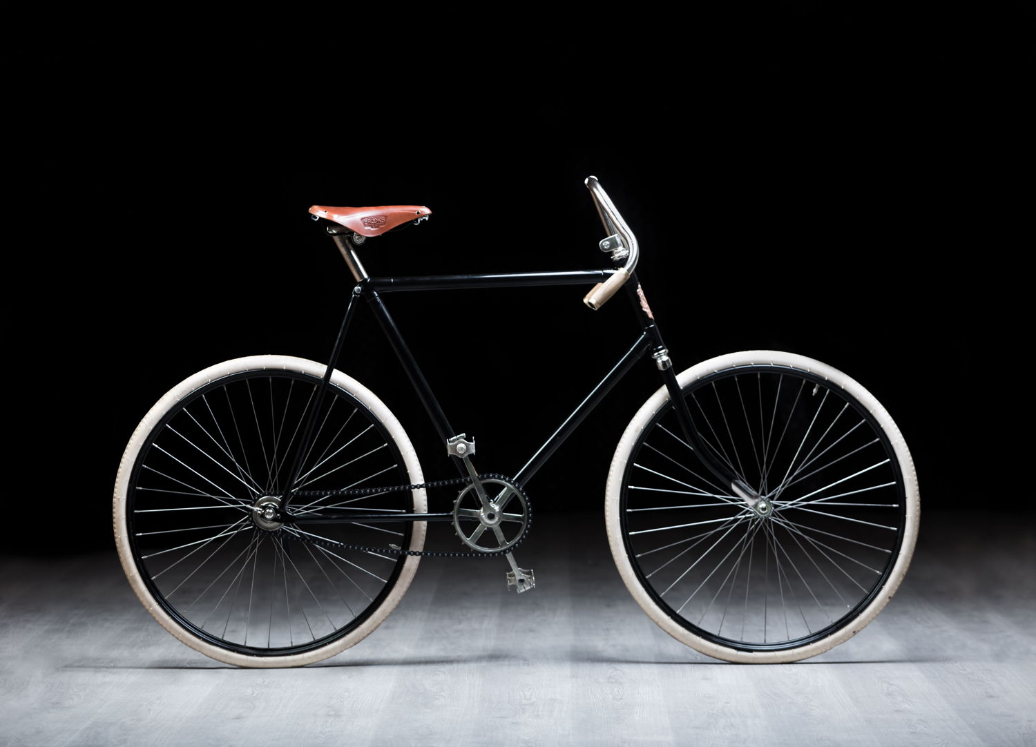 The fully functional replica of the SLAVIA bicycle from 1896
commemorates the first product that company founders Václav Laurin
and Václav Klement manufactured; ŠKODA AUTO has been a pioneer of
individual mobility for 125 years.