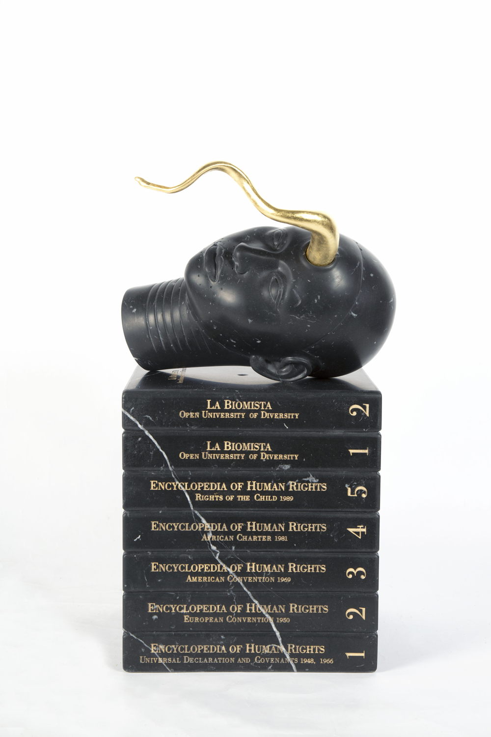 Koen Vanmechelen, Collective Memory, marble and gold leaf, 47 h  x 30 x 33 cm © Koen Vanmechelen, 2019, photo by Stoffel Hias