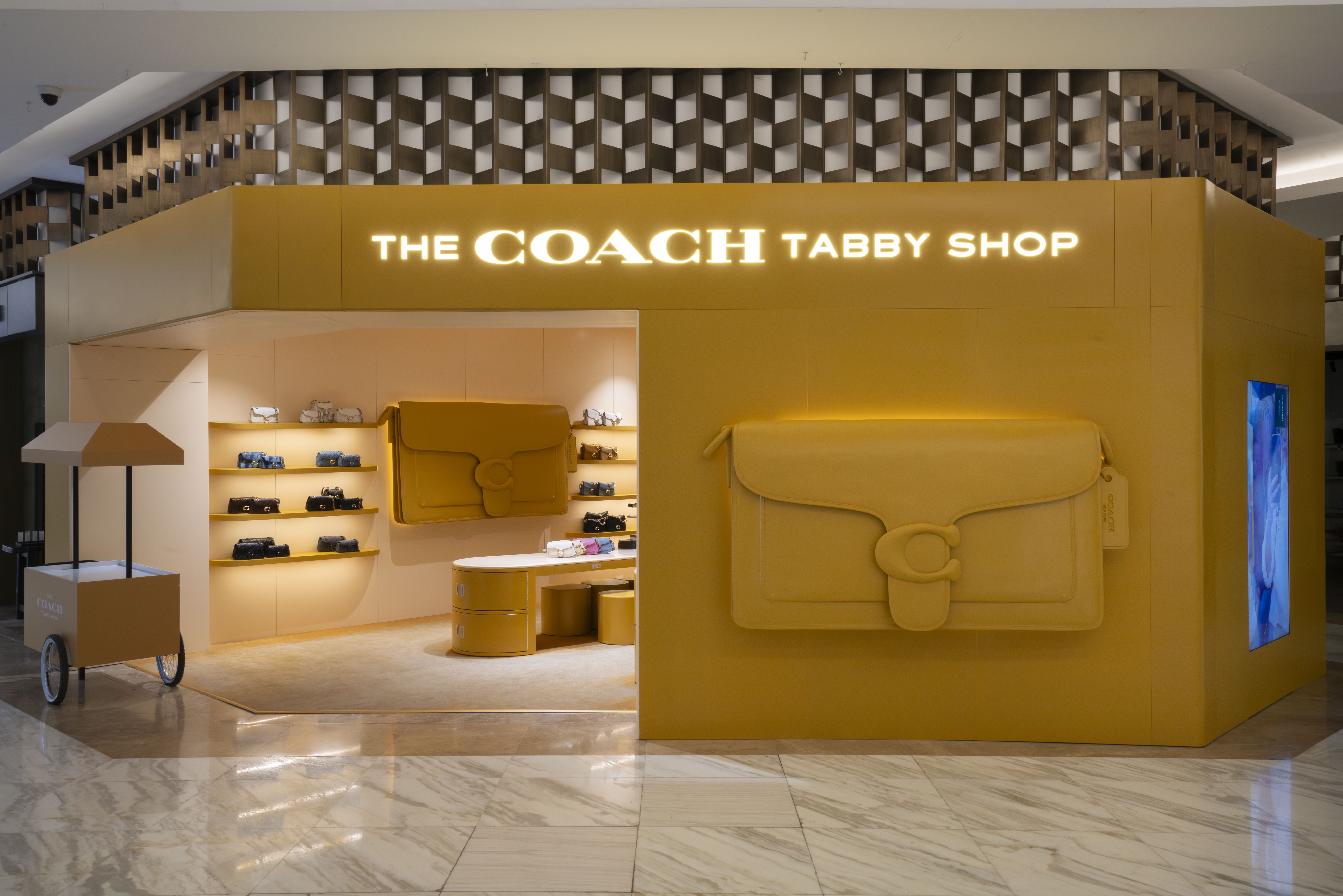 Tabby Pop Up | El Palacio de Hierro Tabby Pop Up | El Palacio de Hierro