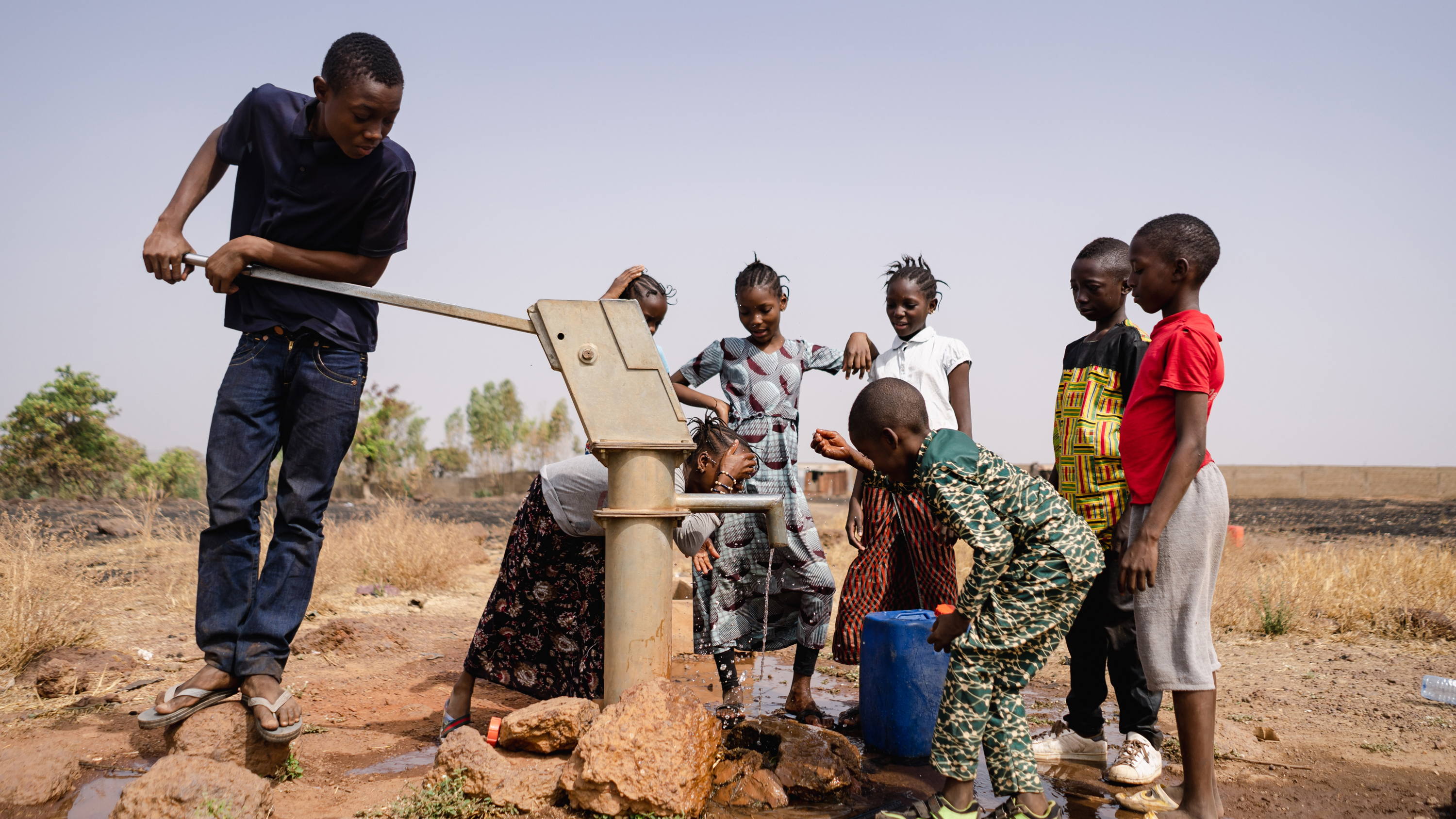 Informe de la VUB identifica paternalismo y egoísmo en la cooperación al desarrollo