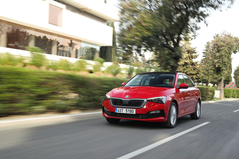 ŠKODA AUTO once again made significant investments in
the company’s future during the reporting period,
increasing investments in tangible assets by more than
33.8%. These are going towards new products, drive and
battery technologies as well as further site development.