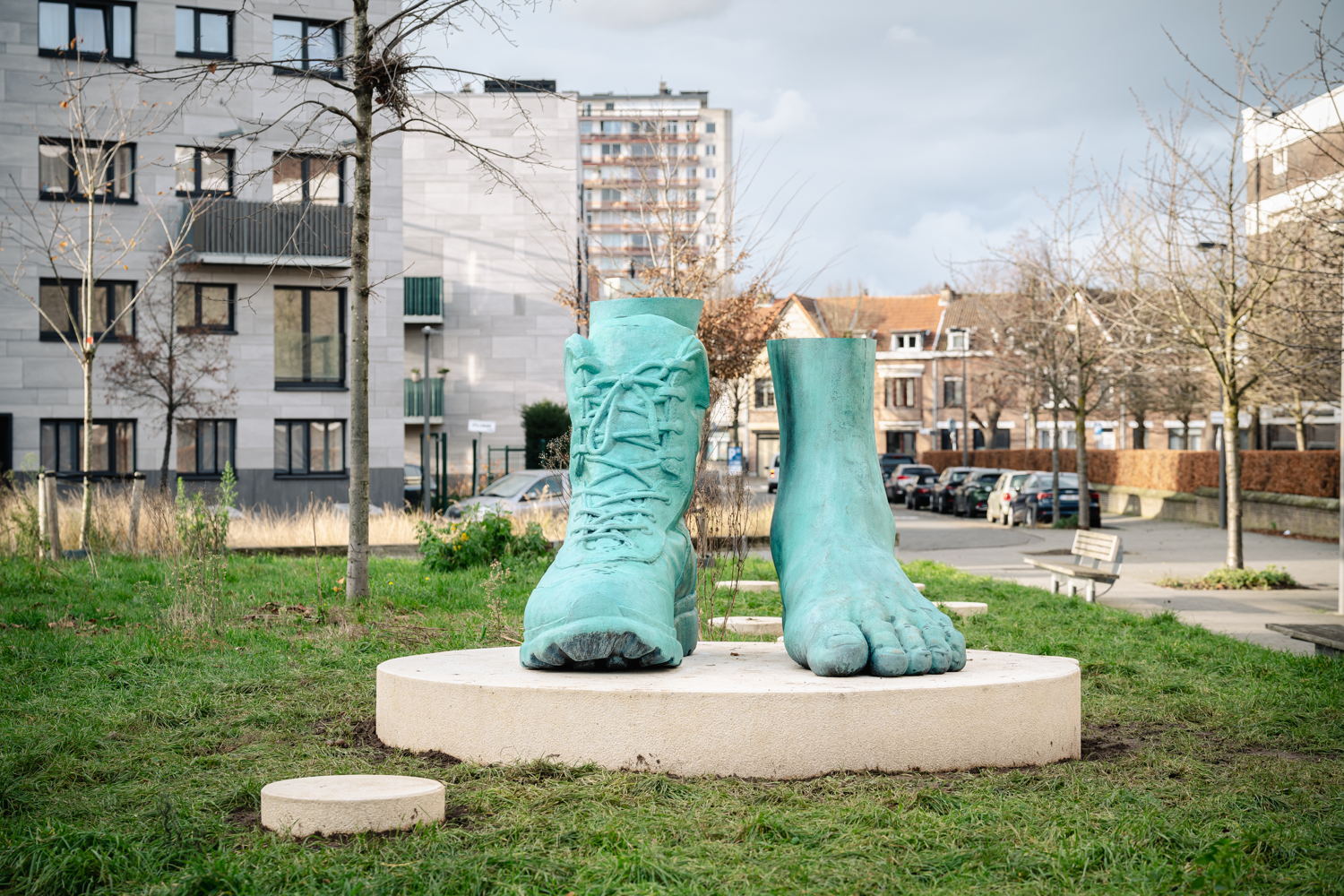 Guy Woueté, De pied à pied (2024) © Guy Woueté – Collectie Kunst in de Stad - Foto: Tom Cornille