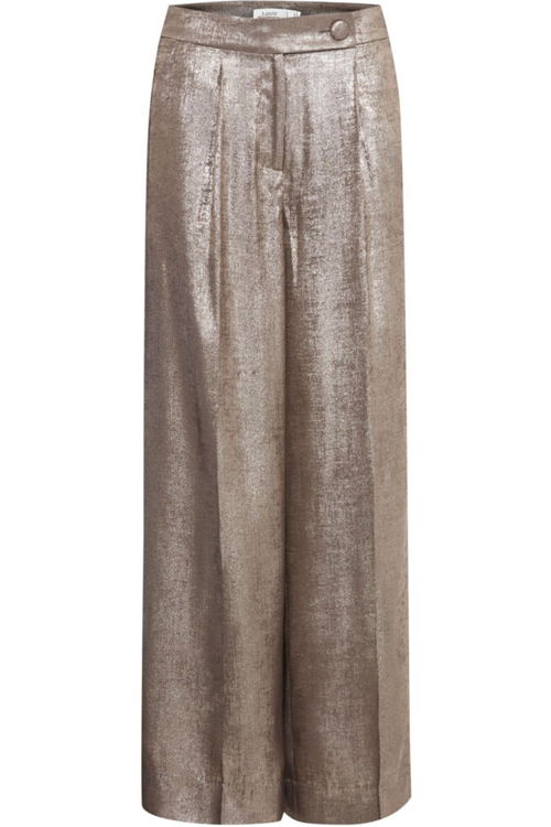 B.Young_20815806_JUTTU_€69,95