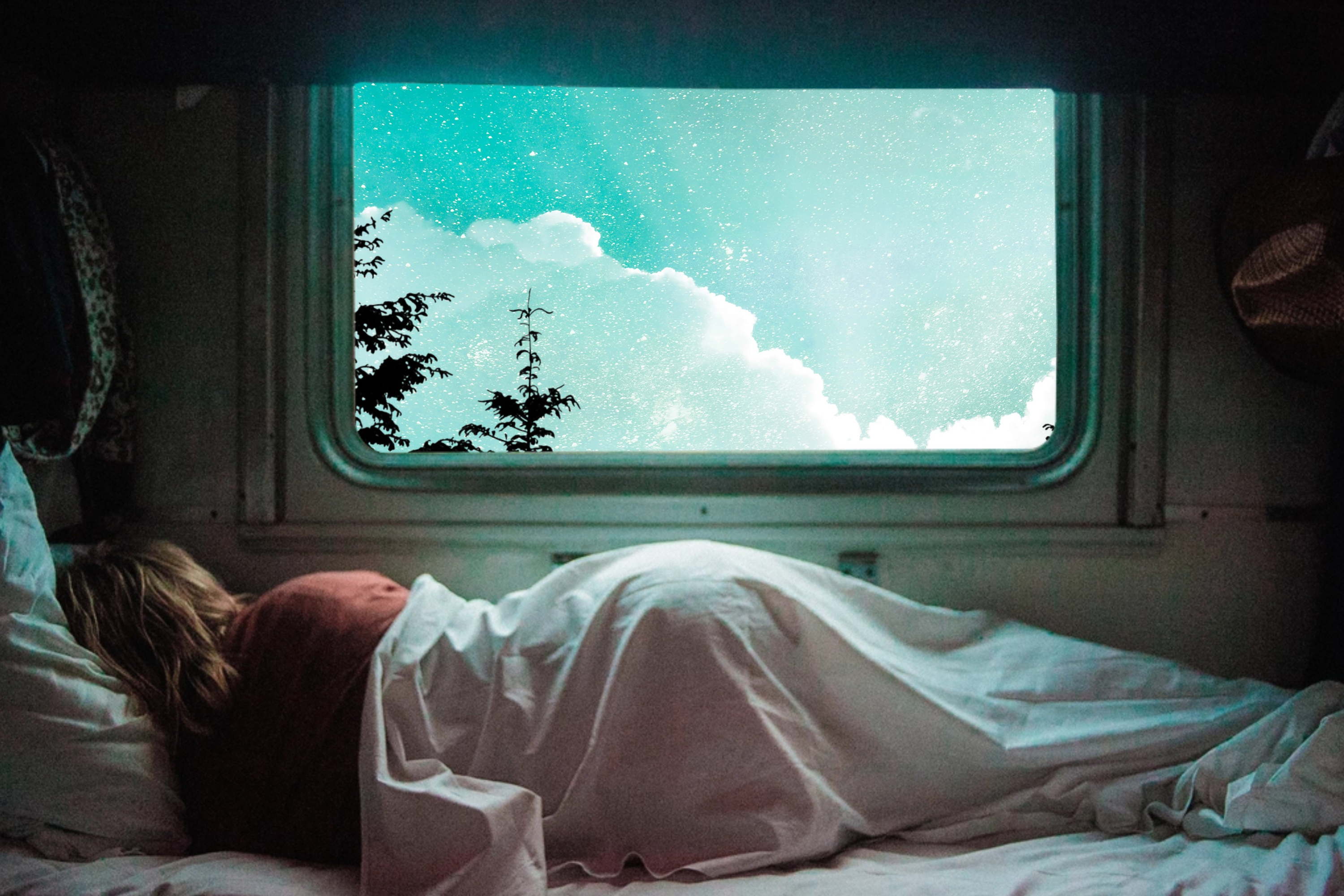 Histórias para dormir não são só para crianças: como o Sleepiest ajuda adultos a relaxar