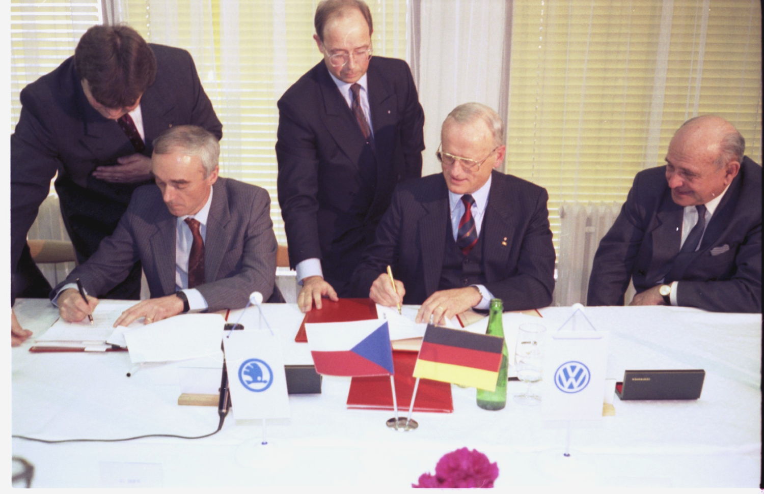 The ŠKODA brand has been part of the Volkswagen Group
for almost 30 years. The historic step on 16 April 1991 laid
the foundation for the dynamic rise of the Czech car
manufacturer and supplier of mobility solutions.
