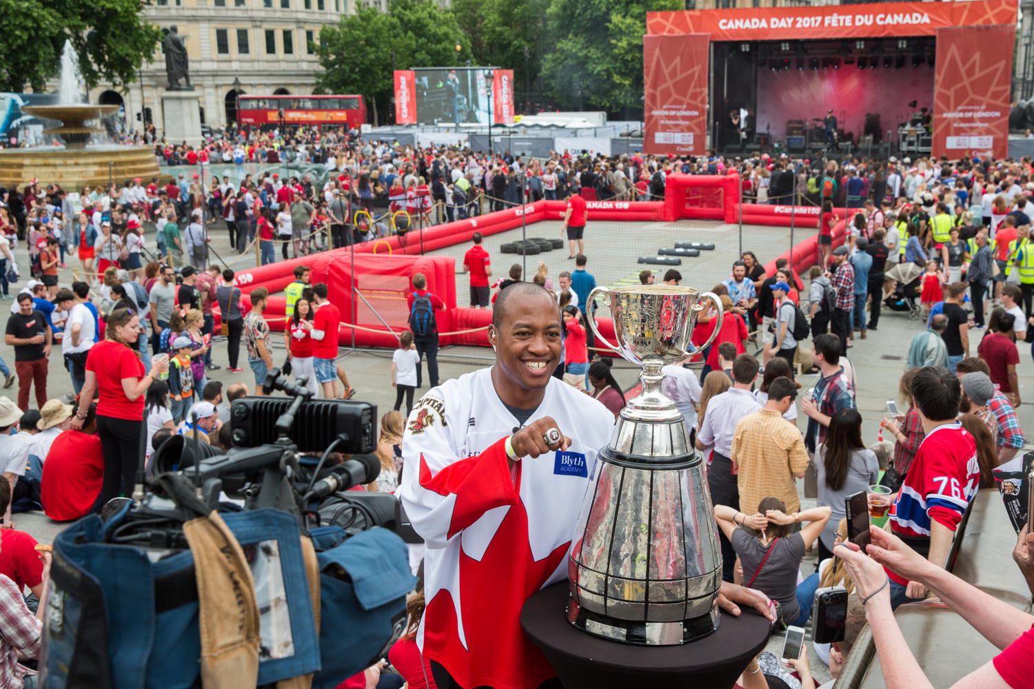 Henry Burris showing off his Grey Cup ring in Trafalgar Square. Photo Credit: Jim Ross/CFL