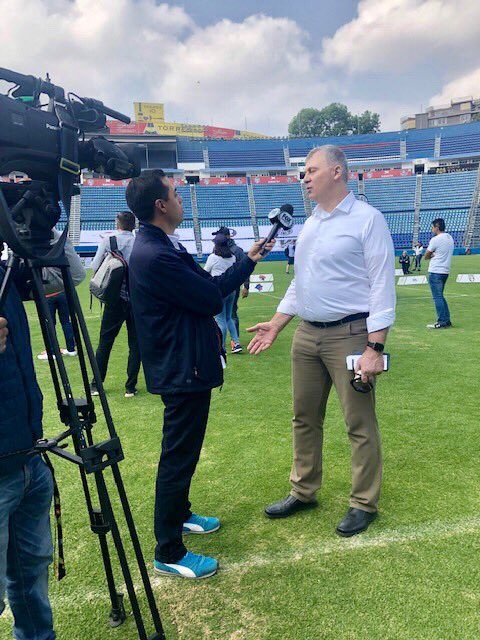 Le commissaire de la LCF Randy Ambrosie en entrevue avec Fox Sports sur le site du camp d'évaluation de la LFA. Crédit Photo : LCF.ca.