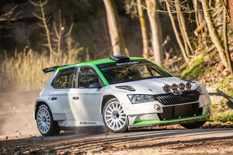 Like the actual generation of the ŠKODA FABIA series production car, the updated ŠKODA FABIA R5 shows the new headlight design and an even more distinctive front.
