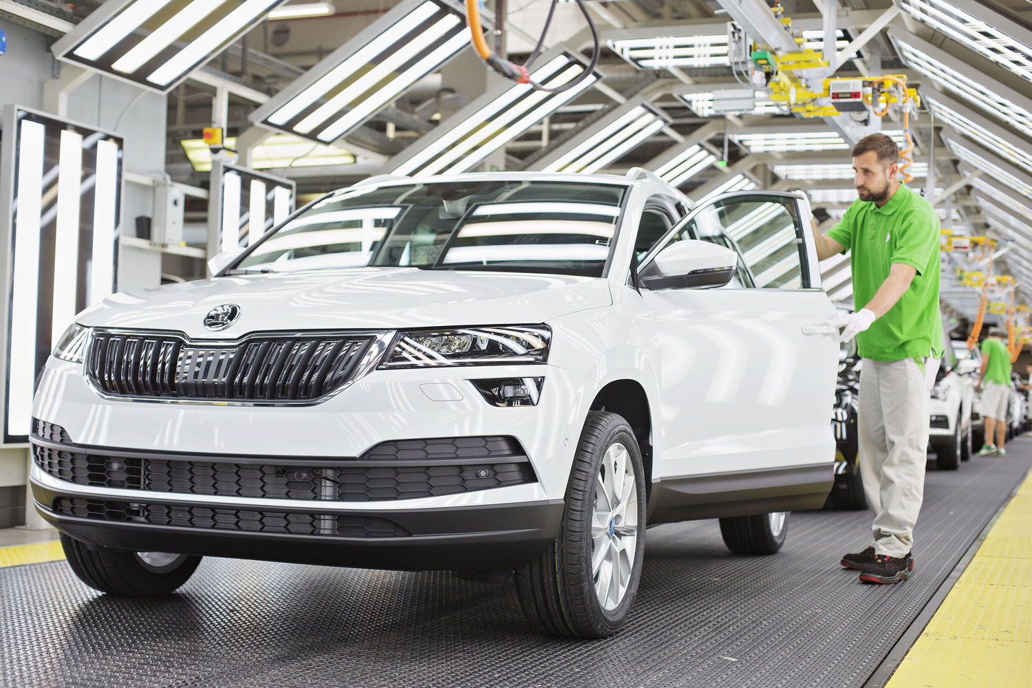 The millionth vehicle made in 2017 – a ŠKODA KAROQ in Laser White – rolled off the production line at ŠKODA’s Kvasiny plant.