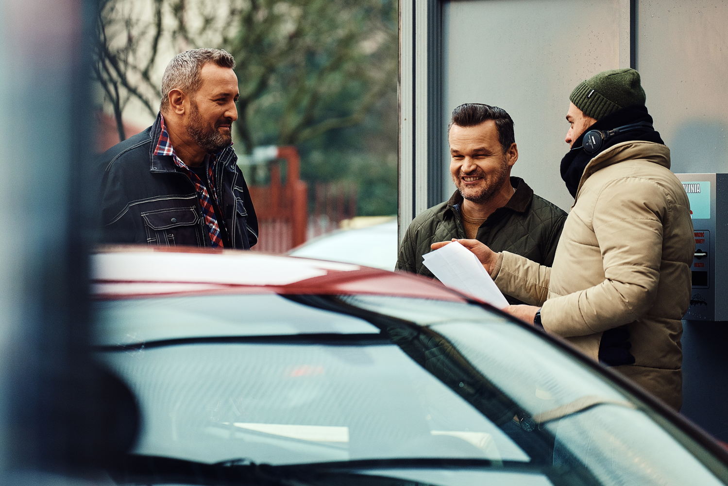 Kulisy produkcji spotu reklamowego. Na zdjęciu m.in. Adam Klimek i Adam Kornacki.