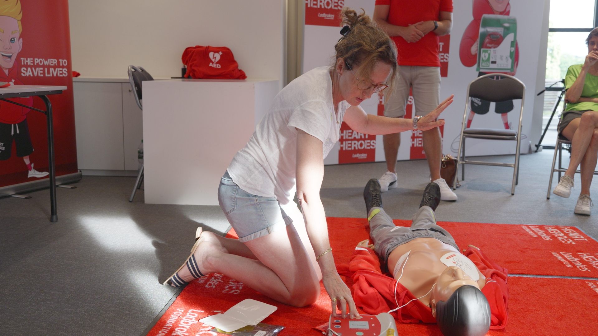 Arrêts cardiaques : Des défibrillateurs dans les clubs sportifs pour sauver des vies