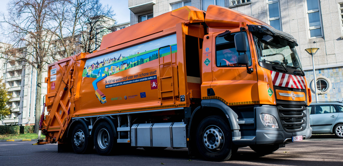 Stad verwelkomt eerste huisvuilwagens op waterstof