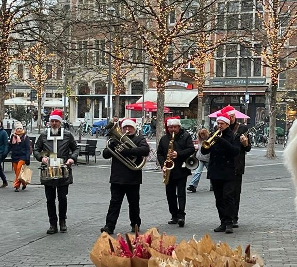 Vrijdagmarkt en muzikale shoppingacts strijken neer in Leuvense winkelstraten tijdens eindejaarsperiode