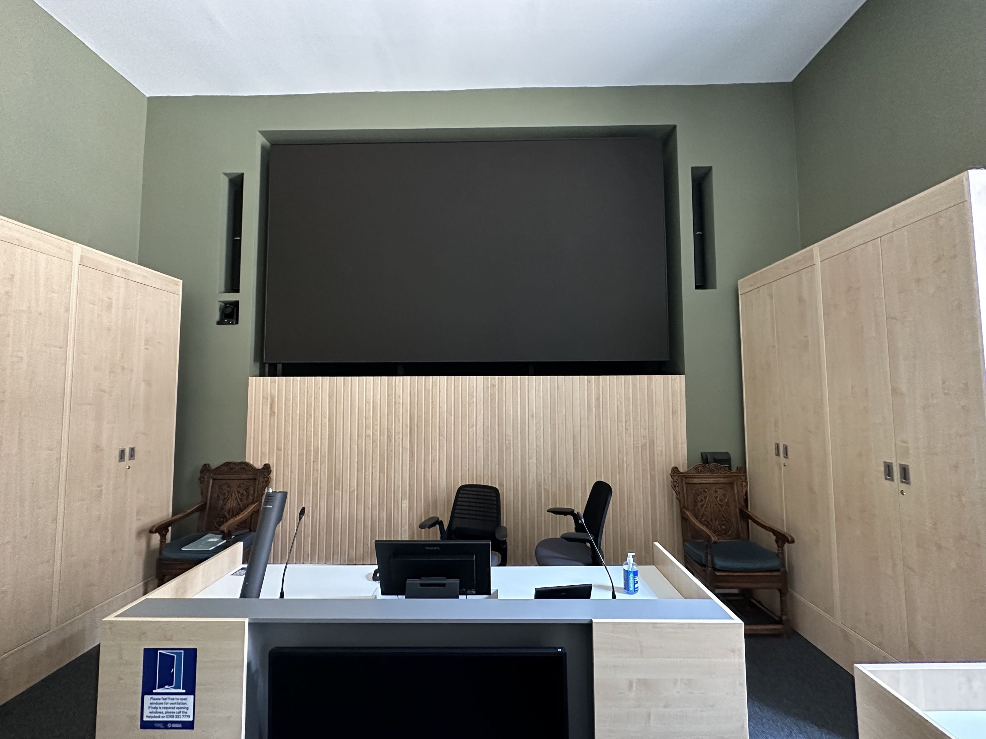 Given the extensive use of Sennheiser audio solutions by the University of Greenwich, like the Evolution Series and SpeechLine, the team were confident in the superior quality technology offered by Sennheiser products for their classrooms and lecture halls