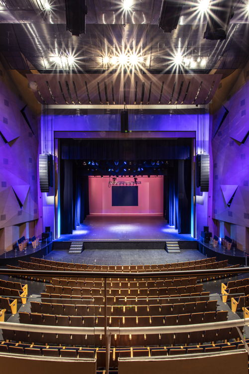 El Querétaro Teatro Metropolitano ofrece un Sala Principal capaz de recibir a 1,344 personas.