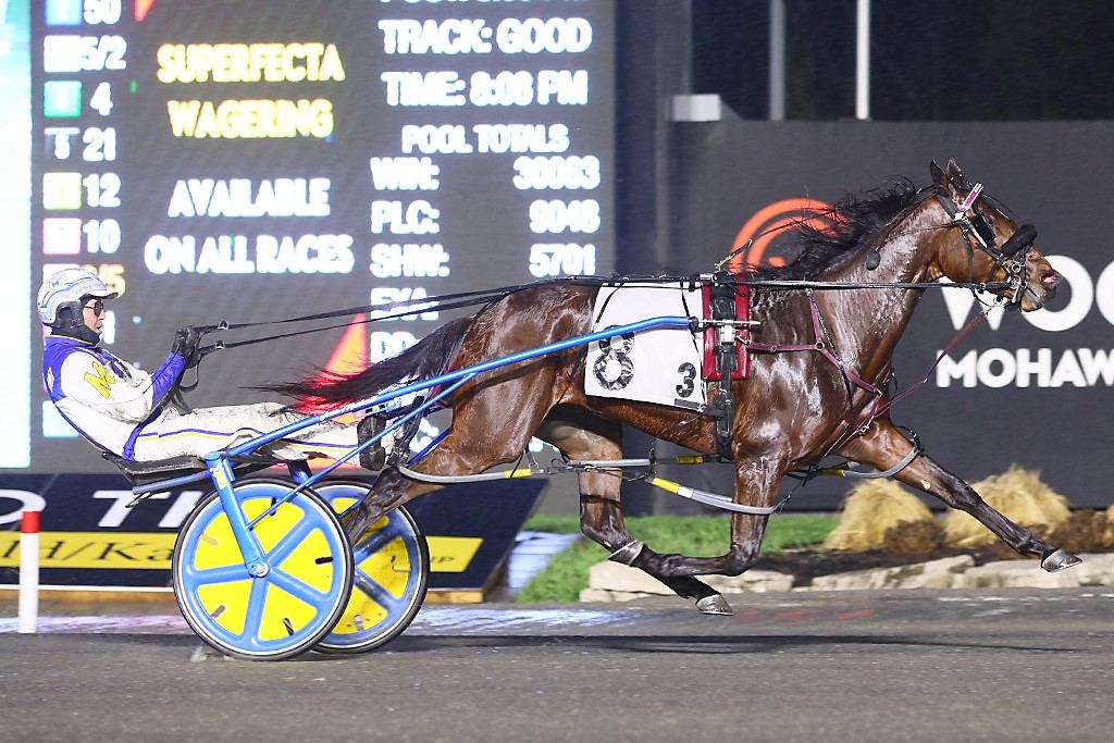 Elises Delight and James MacDonald winning the Ontario Sired Spring Series. (New Image Media)