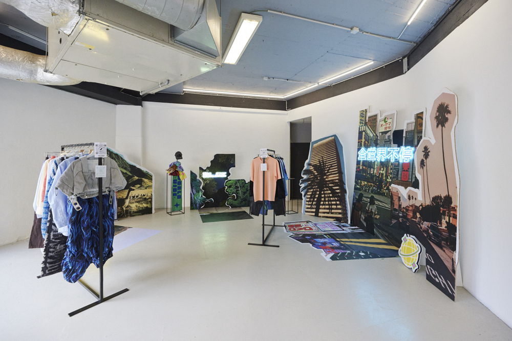 offSHOW - installation NONSTOP WORLDWIDE © Robin Joris Dullers