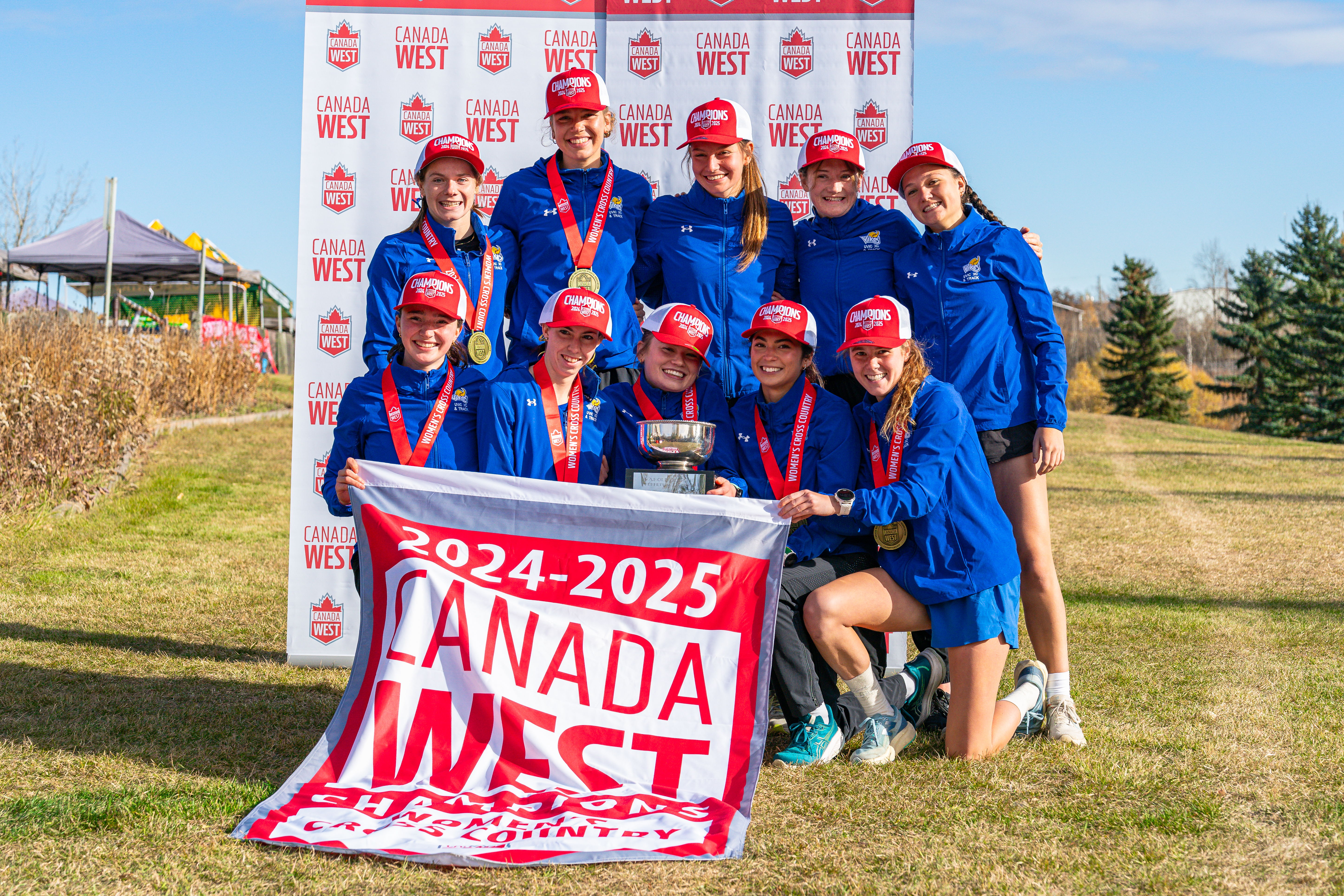 The Victoria Vikes took the women's banner. Photo by Adrien Bazinet. The Victoria Vikes took the women's banner. Photo by Adrien Bazinet.