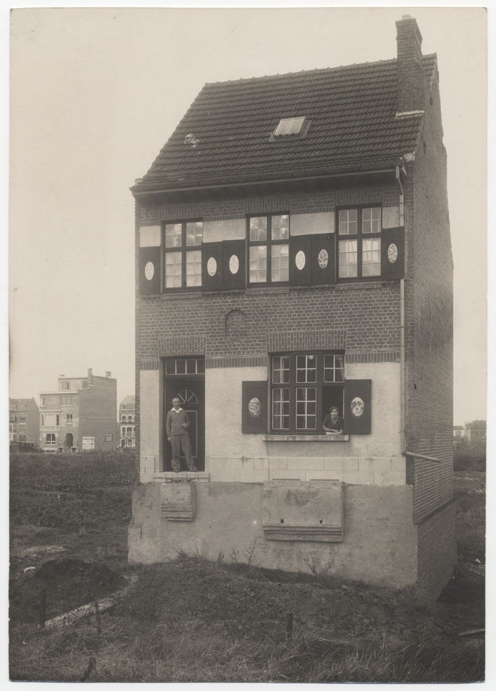 The house of Edgard Tytgat | Terkamerenstraat, Sint-Lambrechts-Woluwe
(c) Koninklijke Musea voor Schone Kunsten van België, Archief voor Hedendaagse Kunst in België
(c) SABAM Belgium 2017