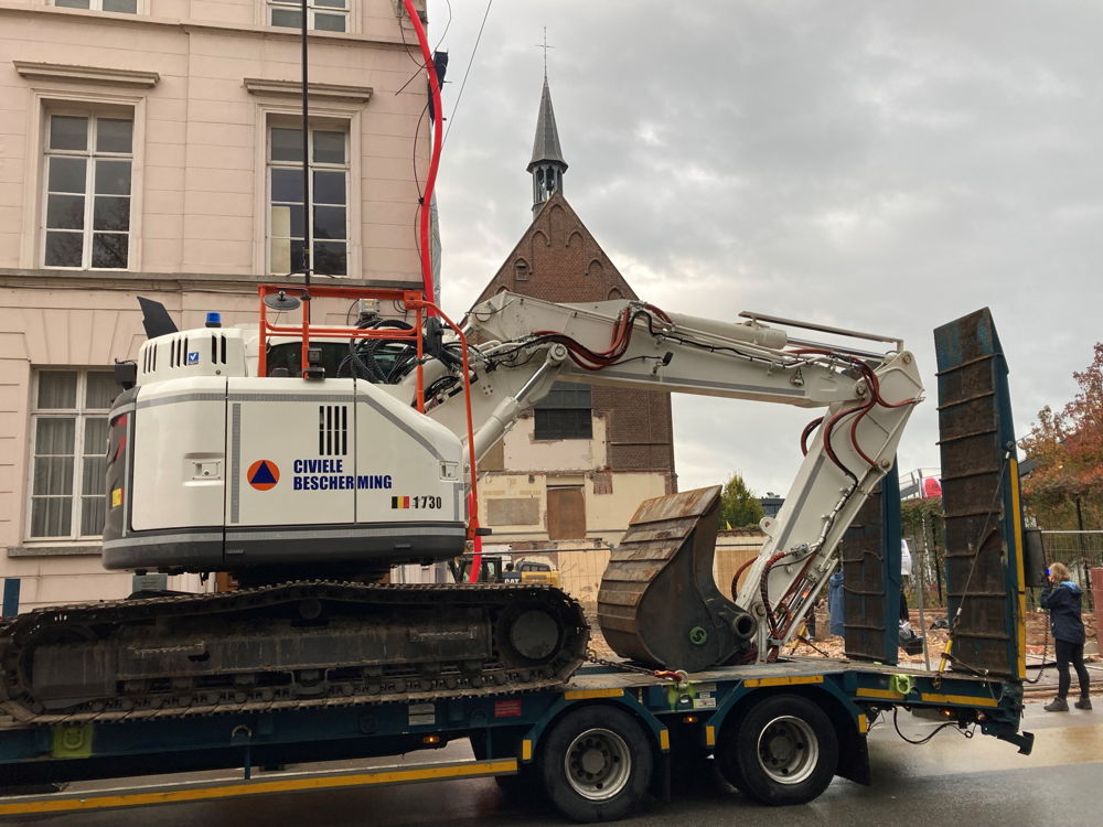 Graafmachine tijdens de zoektocht naar Zuster Gabrielle