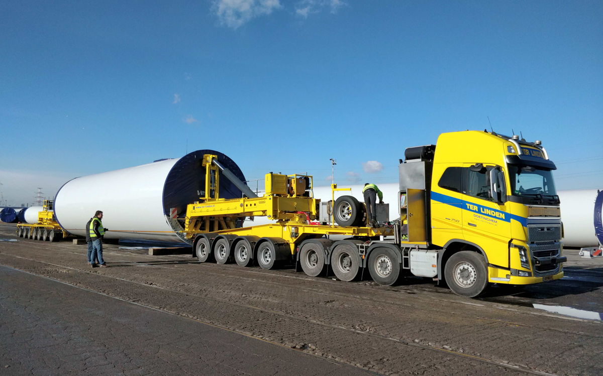  De nieuwe Nooteboom MWT-XL is flexibel inzetbaar omdat de trailer geschikt is voor het vervoer van torendelen met verschillende diameters tot aan de grootste torendelen met een diameter tot 6.300 mm. 