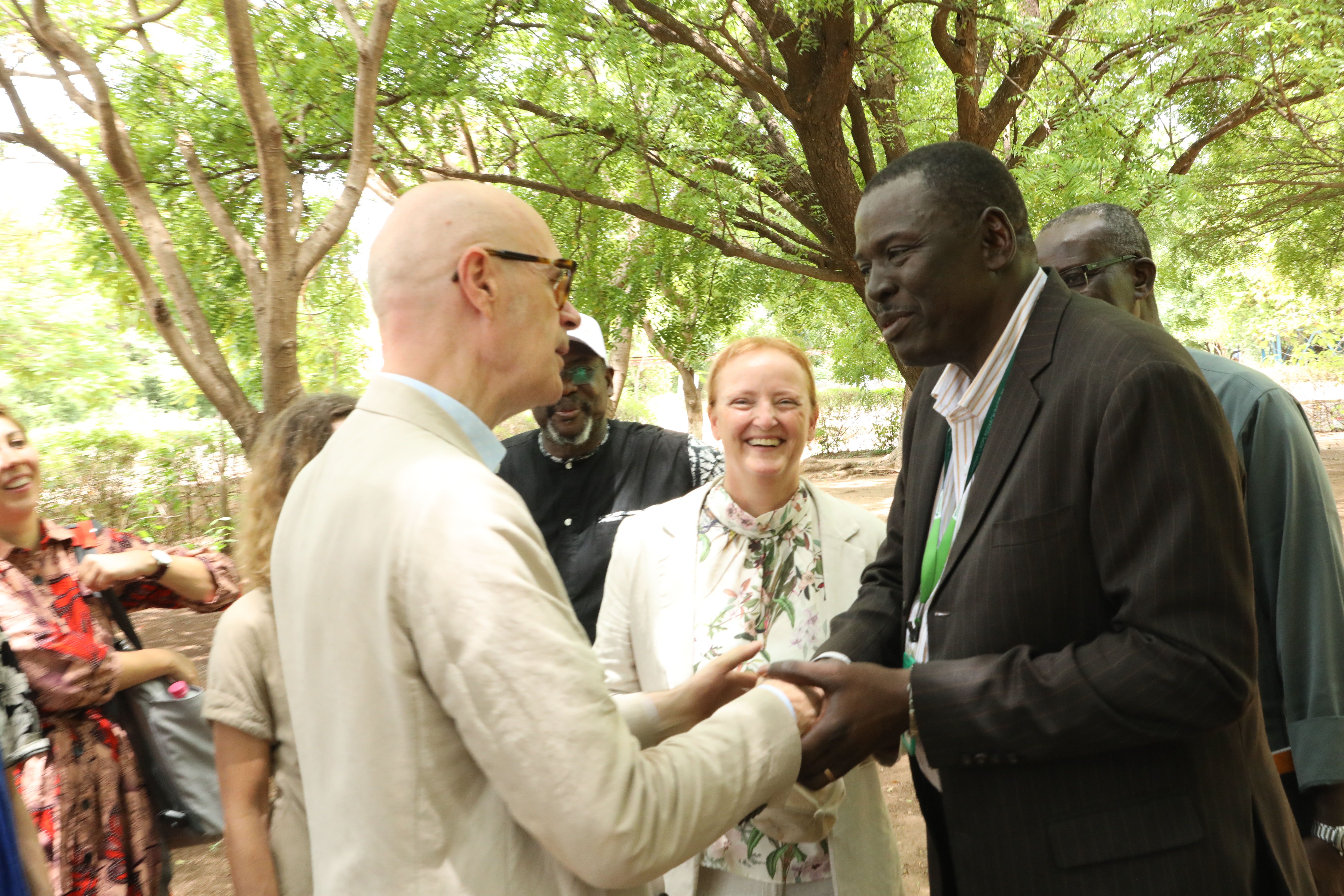 De la gauche vers la droite: S.E Bart Ouvry et Dr Ramadjita Tabo. Photo N. Diakite