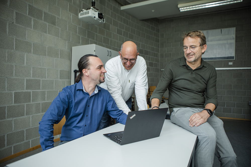 Geert-Jan Van den Bogaerde (CTO Garvis), Prof. Serge Demeyer (Department of Mathematics and Computer Science at the University of Antwerp) & Piet Buyck (CEO Garvis)