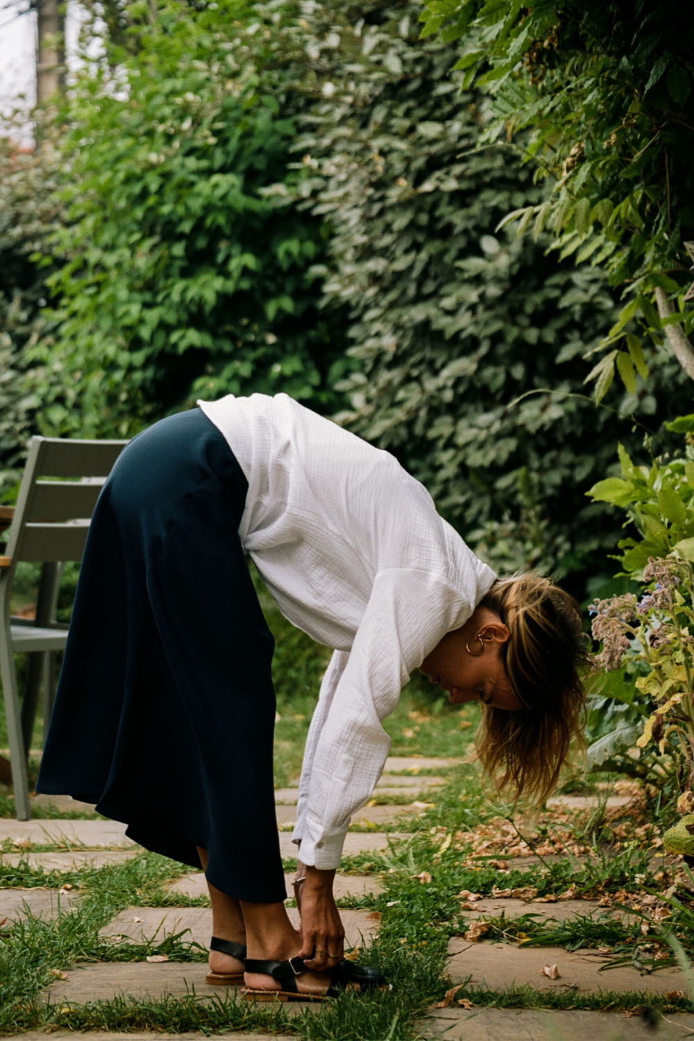 Mardi Editions - Agathe shirt - White cotton gauze (€145) and Margaux Skirt - Navy Blue Silk (€165)