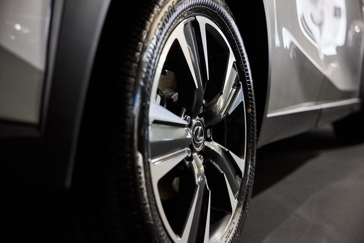 Lexus UXh