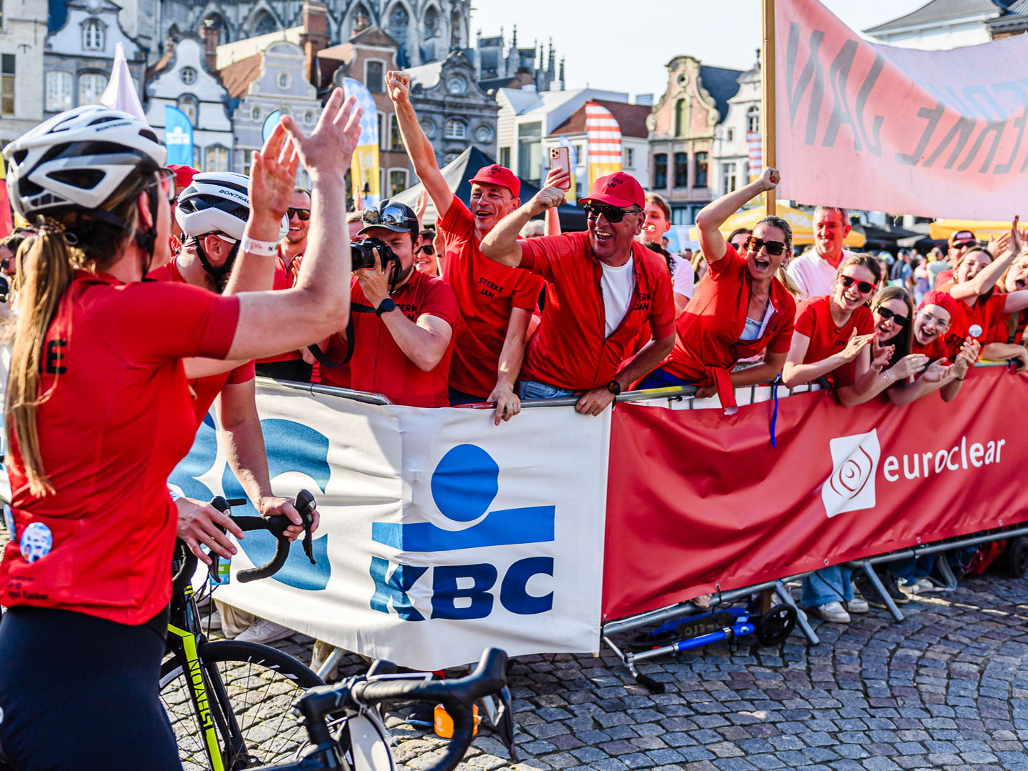 Recordeditie 1000 km voor Kom op tegen Kanker: 1251 teams, bijna 7 miljoen euro voor kankeronderzoek  