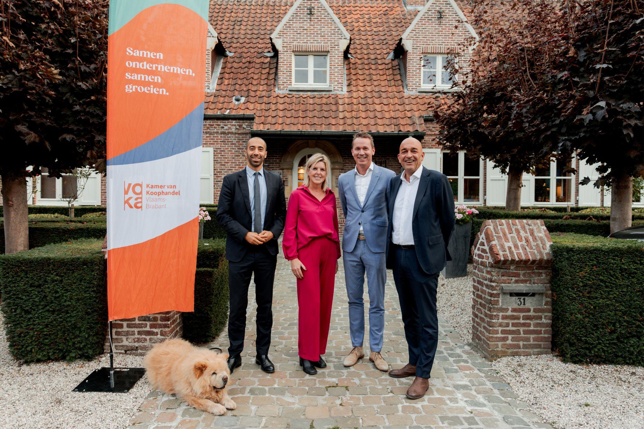 Partijvoorzitter Sammy Mahdi en minister Jo Brouns in gesprek met Vlaams-Brabantse ondernemers