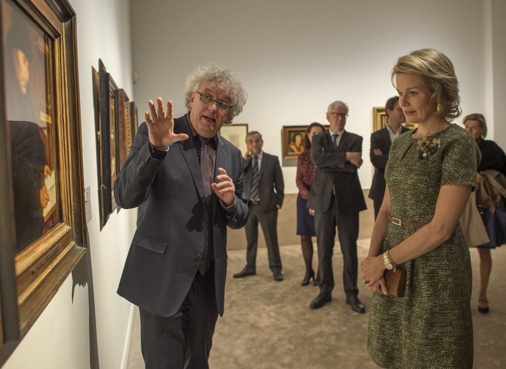 Curator Jan Van der Stock en Koningin Mathilde bij het portret van Erasmus
(c) Rudi Van Beek