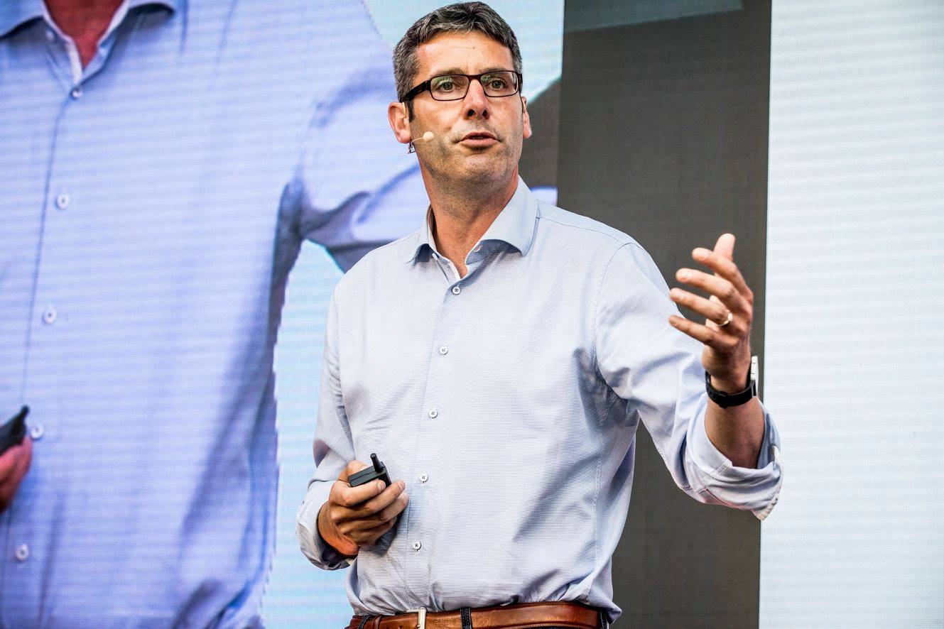 AE lance le logiciel d’intelligence artificielle « Adore » pour les entreprises