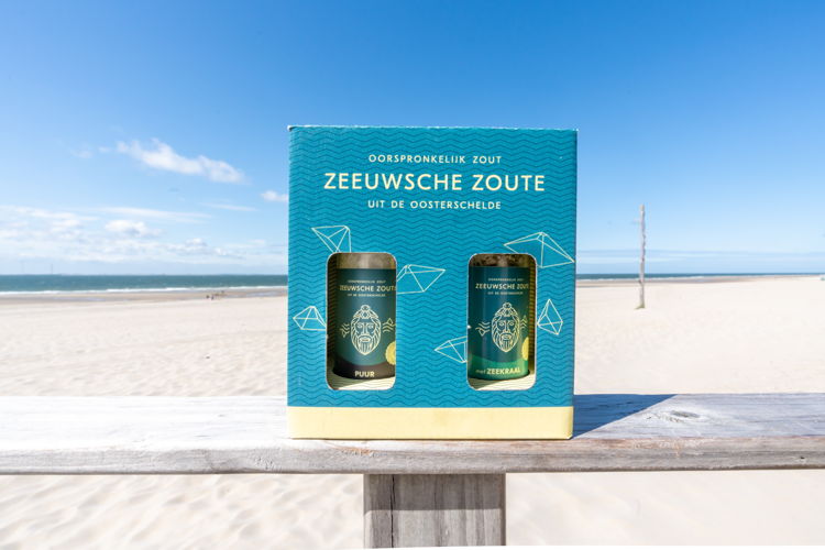 Zeeuwsche Zoute Duopakket Puur en Zeeuwsche Zoute met Zeekraal op het Strand (© Zeeuwsche Zoute)