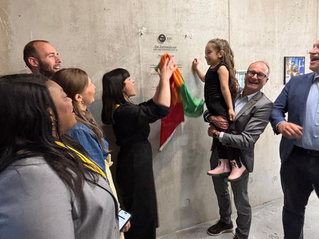 Inauguration festive de l'école primaire et du complexe de logements de la Zennestraat. 