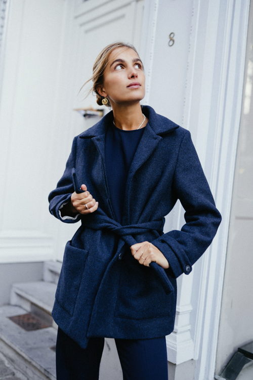 Mardi Editions - Manteau Jo Laine Bleu - 395€ .1 Mardi Editions - Manteau Jo Laine Bleu - 395€ .1